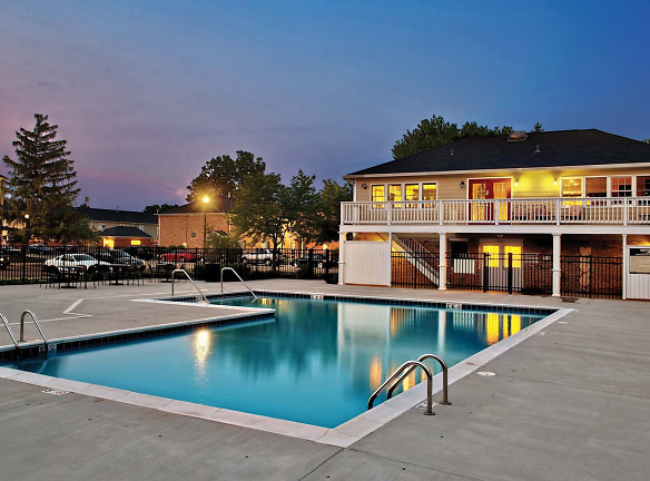 Willow Bend Apartments - Rolling Meadows, IL