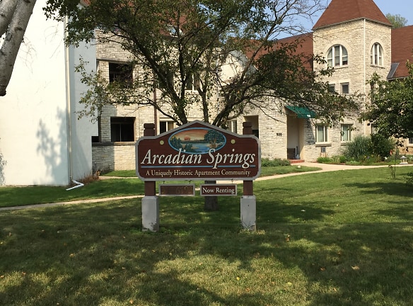 Arcadian Springs Apts Apartments - Waukesha, WI