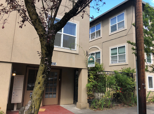 Westcott Court Apartments - Portland, OR