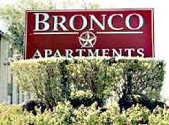Bronco Apartments - San Antonio, TX