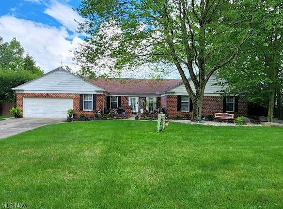 59 Trumbull Dr - Hudson, OH