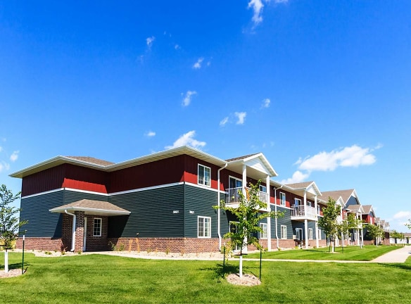 Dakota Commons Townhomes And Apartments - West Fargo, ND