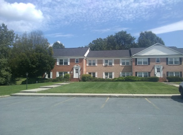Tuscawilla Hills Apartments - Charles Town, WV