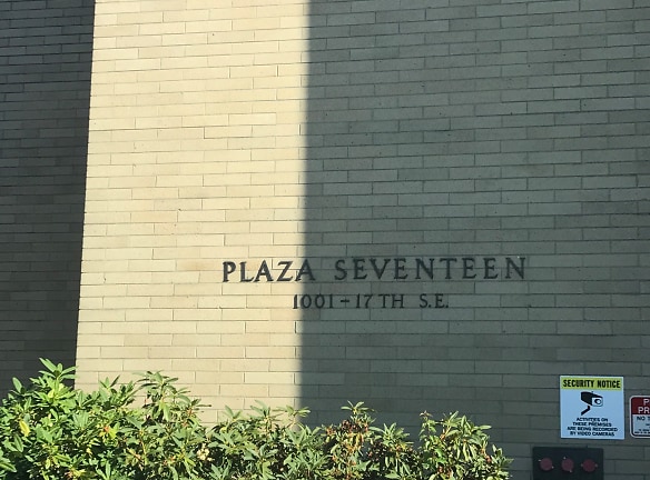 Plaza Seventeen Apartments - Auburn, WA
