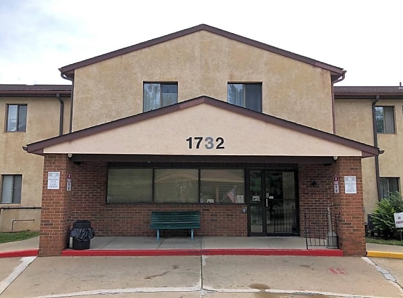 1732 Market Ave N unit 102 - Canton, OH