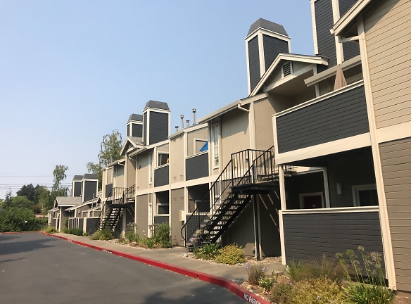 Camino Woods Apartments - Sacramento, CA