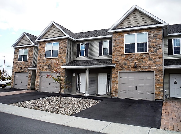 The Ridgeview Townhomes & Crossings At Northern Pines - Gansevoort, NY