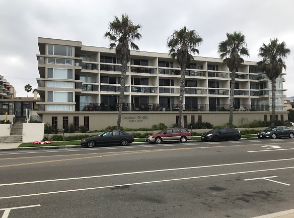 Holiday Riviera Apartments - Redondo Beach, CA
