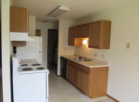 Lawndale Apartments - Grand Forks, ND