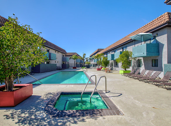Fountain View Apartments - Long Beach, CA