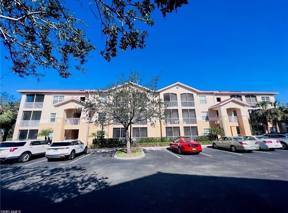 9015 Colby Dr unit 2018 - Fort Myers, FL
