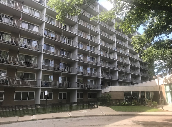 Apthorp Tower Apartments - East Cleveland, OH