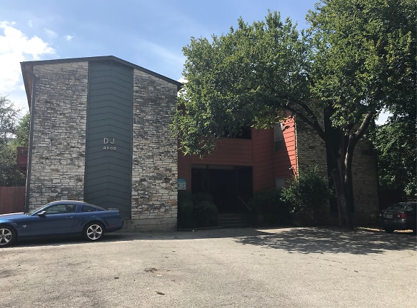 DJ House Apartments - Austin, TX