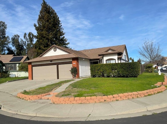 101 Goldenrod Ct - Vacaville, CA