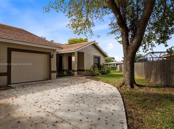 11808 NW 32nd Ct - Coral Springs, FL