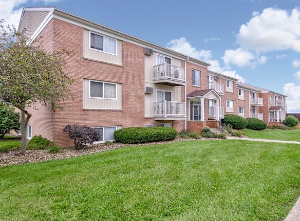 Westview Heights Apartments - Hubbard, OH