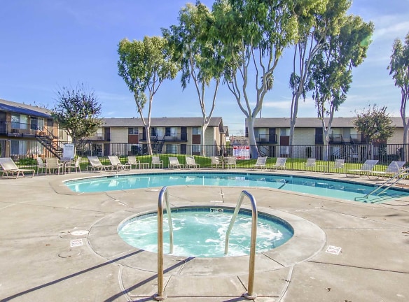 Peppertree Apartments - Cypress, CA
