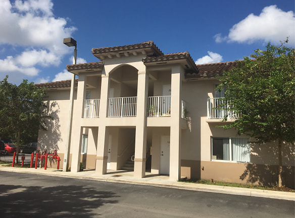 Palm West Apartments - Hialeah, FL