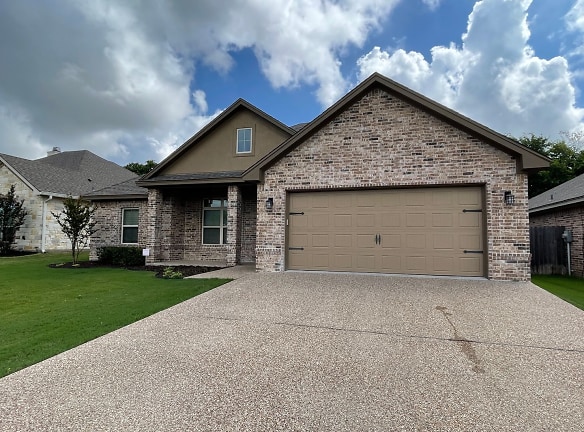 2220 Dominic Court - Woodway, TX