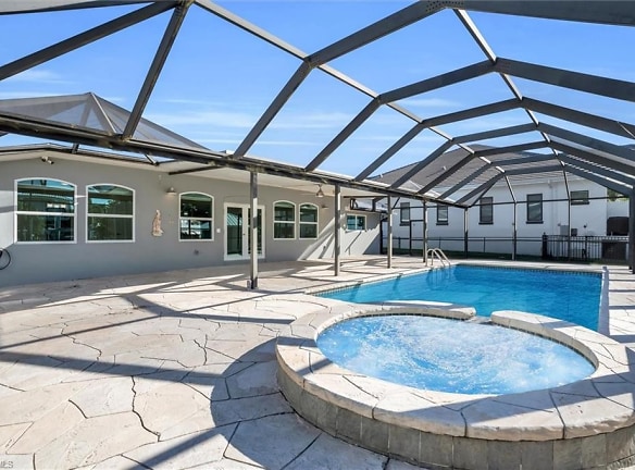 1410 Curlew Ave - Naples, FL