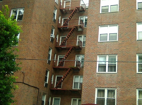 Pelham Parkway Apartments - Bronx, NY