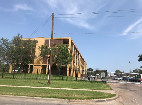 University Plaza Apartments - Wichita, KS