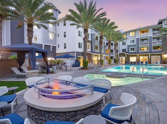Beach & Ocean Apartments - Huntington Beach, CA