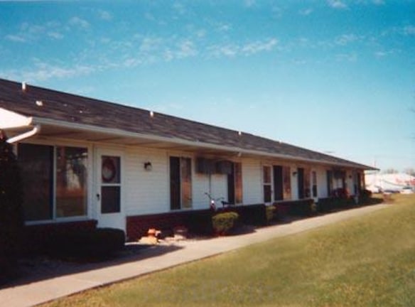 Holiday Hills Apartments - Cromwell, IN