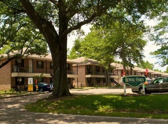 Royal Oaks Apartments - Biloxi, MS