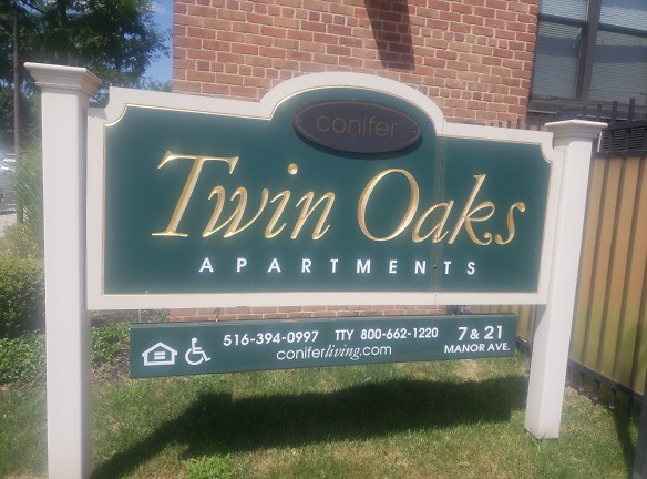 Twin Oaks Apartments - Hempstead, NY