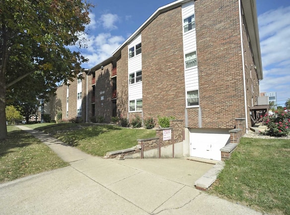 Smith Apartments - 1010 W Clark - Urbana, IL