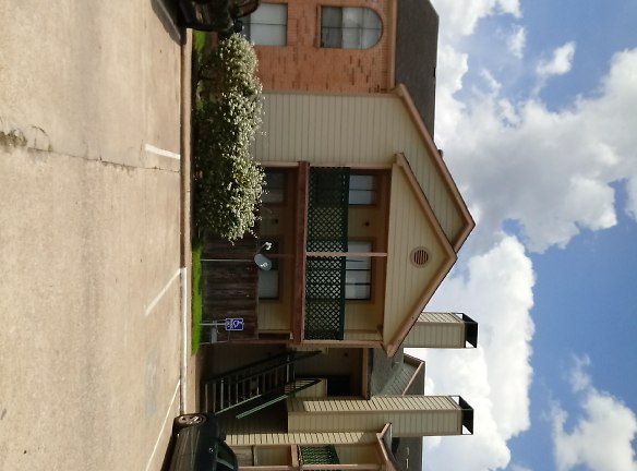 Pine Hollow Apartments - Cleveland, TX