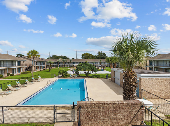 Falcon House Villager Apartments - Fort Walton Beach, FL