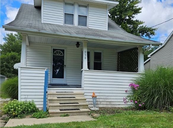 958 Brittain Rd - Akron, OH