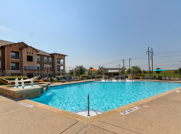 The Legend Apartments - Woodway, TX