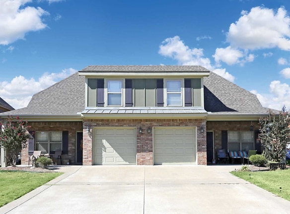 Willowbrook Duplexes Apartments - Fort Smith, AR