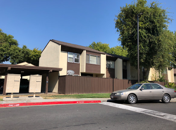 Lido Square Townhouses Apartments - Pittsburg, CA