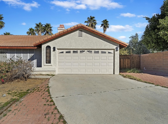 69440 Victoria Dr - Cathedral City, CA