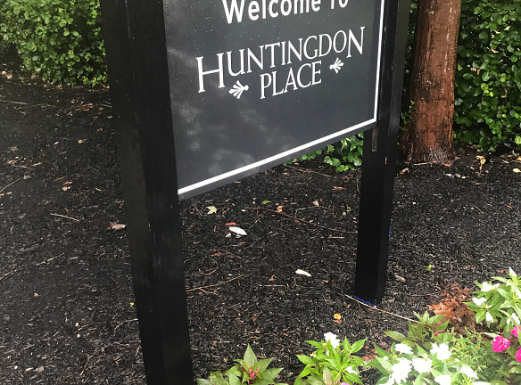 Huntingdon Place Apartments - Huntingdon Valley, PA