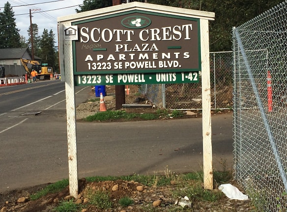 Scott Crest Plaza Apartments - Portland, OR
