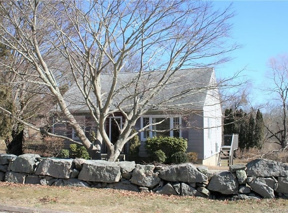 132 Niles Hill Rd - Waterford, CT
