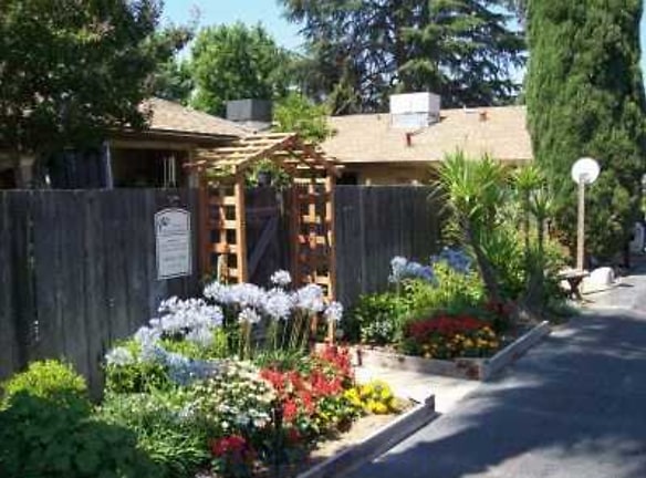 Yardley Gardens - Merced, CA