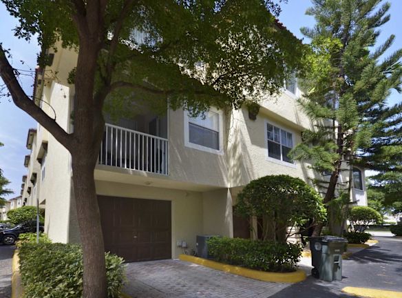 Boca Town Place Apartments
