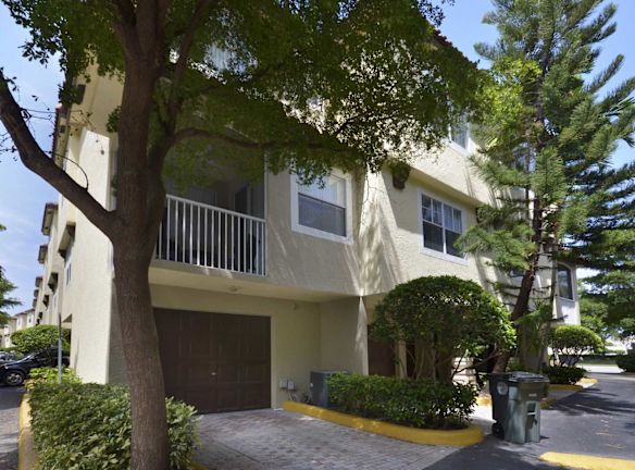 San Marino At Town Place Apartments - Boca Raton, FL