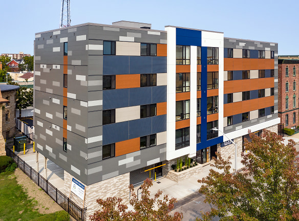 XLVII West Elm Apartments - Brockton, MA