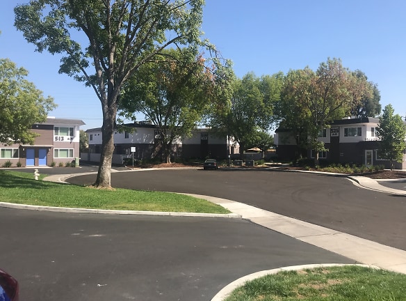 Meadow Court Apartments - Vacaville, CA