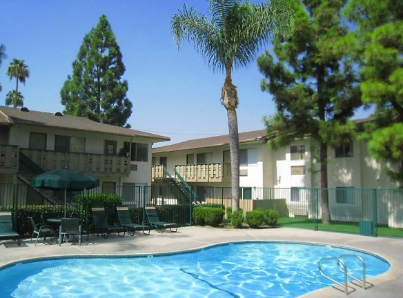 Loma Vista Apartments - San Bernardino, CA