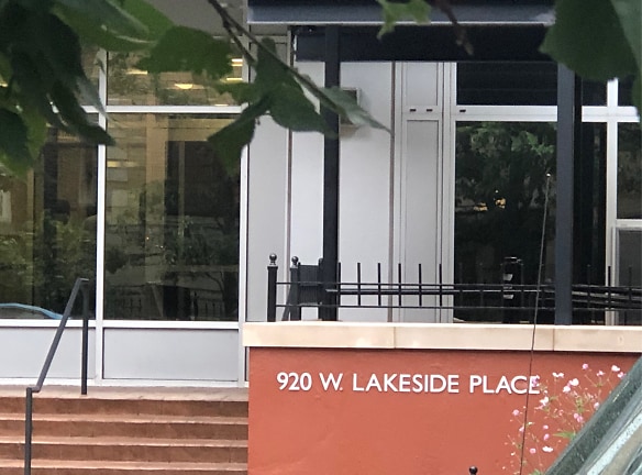 Lakeside Square Apartments - Chicago, IL