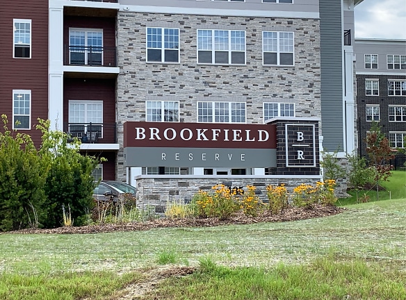 Brookfield Reserve Apartments - Brookfield, WI