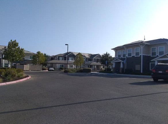 West Trail Apartments - Tulare, CA